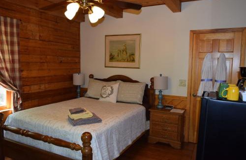 Robbinsville Bed & Breakfast | Creekside Paradise Bed and Breakfast