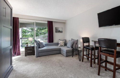 Nordic Estates House | Creekside Point Queen Bed Studio and Kitchen