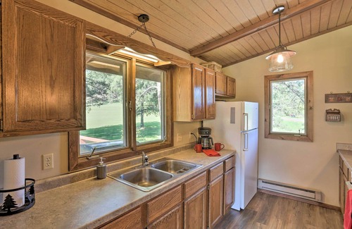 Rimrock Cabin | Creekside Rapid City Cabin w/Deck on 30 Acres!