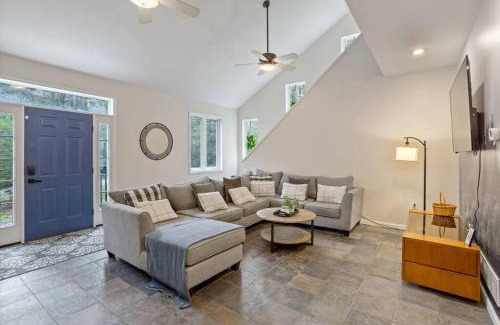 Blakeslee House | Creekside Recess Hottub Sauna Firepit Gameroom