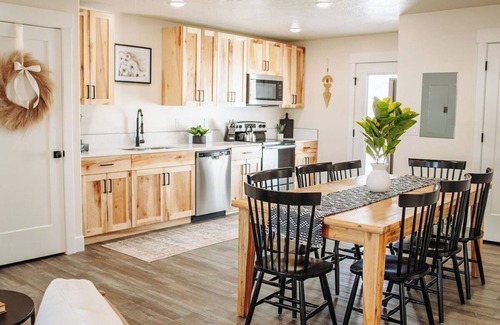 McCammon House | Creekside Rentals Aspen- views, hot springs, and space!