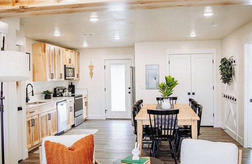 McCammon House | Creekside Rentals Aspen- views, hot springs, and space!