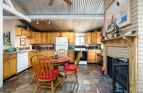 Pinetop-Lakeside Cabin | Creekside Retreat - Charming Cabin w/Deck, A/C, Firepit, & Billy Creek View