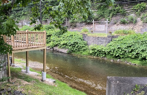Delbarton House | Creekside Retreat, 3 bedroom, Large parking, Picnic area. Across from Trail 14
