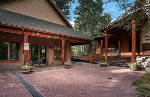 Driggs Condo | Creekside Retreat: Cozy, Deck, Close to Grand Targhee