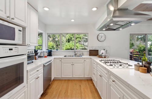 Park Pacifica House | Creekside Retreat~Min to Beach~Hot Tub~Hidden Creek