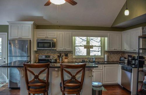 Morganton House | Creekside Retreat