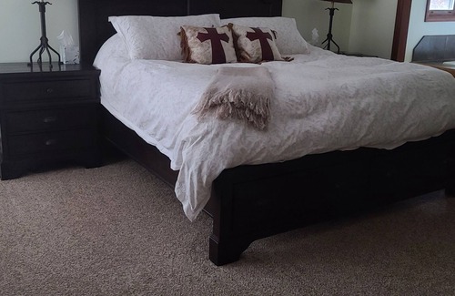 New Castle House | Creekside Retreat