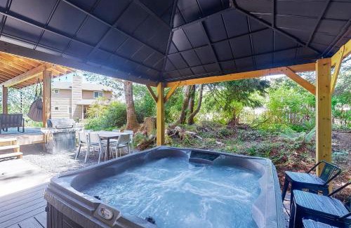 Rockaway Beach House | Creekside Retreat