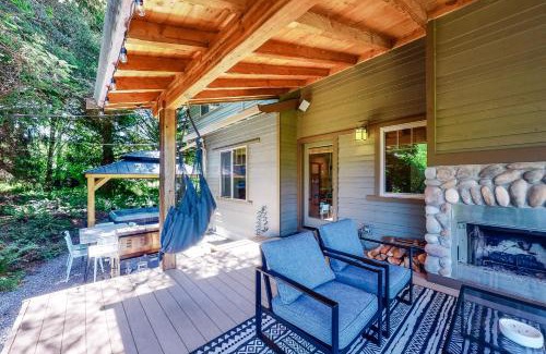Rockaway Beach House | Creekside Retreat