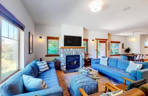 Rockaway Beach House | Creekside Retreat