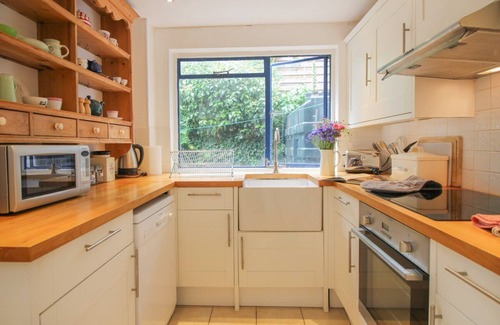 Gweek Cottage | Creekside - sleeps 6 guests in 3 bedrooms