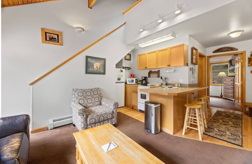 Fall River Estates Condo | Creekside Suite 10 River View!