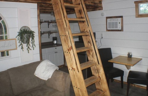 Rosston House | Creekside Treehouse