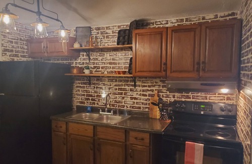 Murphysboro House | Creekside Valley: secluded, spacious home for 8!