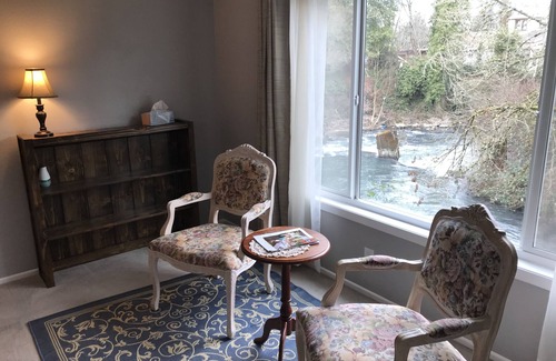 Central Area Condo | Creekside View - Large 2 Bedroom 2 Bath Condo Over 1050 SF!