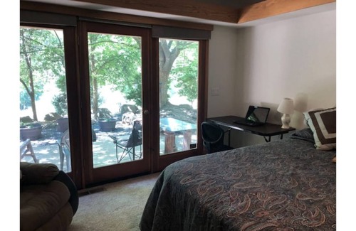 Chico Bed & Breakfast | Creekside View w/patio, nature, hot tub, steam shower. Stay and enjoy the quiet
