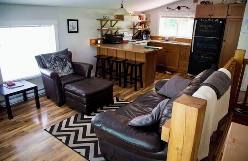 Golden House | Creeky Cedars Suite Mountain Getaway - minutes from Golden