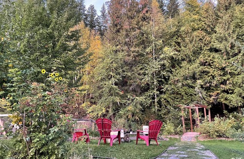 Golden House | Creeky Cedars Suite Mountain Getaway - minutes from Golden