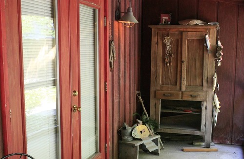 Utica House | Creel-Cottage-Jacuzzi-Queen ( no pet)
