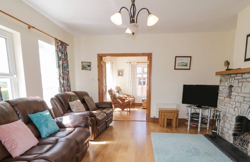 Portnablagh Cottage | CREESLOUGH VIEW, pet friendly in Creeslough, County Donegal