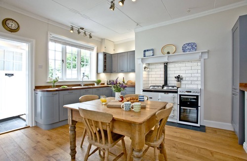 Mylor Churchtown House | Cregoes - a cottage that sleeps 8 guests in 4 bedrooms