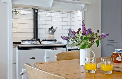 Mylor Churchtown House | Cregoes - a cottage that sleeps 8 guests in 4 bedrooms