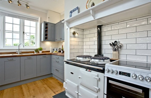 Mylor Churchtown House | Cregoes - a cottage that sleeps 8 guests in 4 bedrooms
