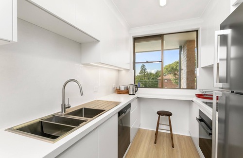 Cremorne Apartment | Cremorne - SPF13 - Spofforth Street - Sunny 2BR Apartment with Balcony Parking Near Cremorne Shops Transport