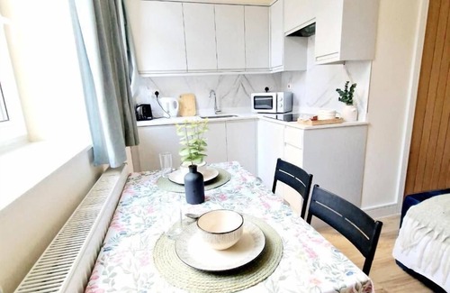 High Wycombe Apartment | Crendon House Boutique Hotel