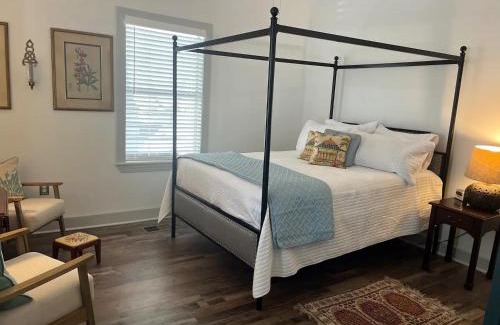 Natchez House | Creole Cottage - 2 Bed, 1 Bath, Pet Friendly with Fee, Walk to Downtown, Grill, Washer & Dryer