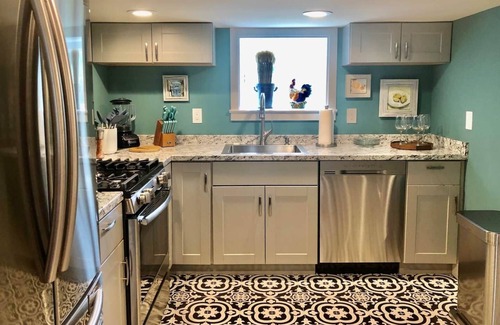 Cape May House | Crepe Myrtle Cottage: Garden Apartment on the Cape May Canal