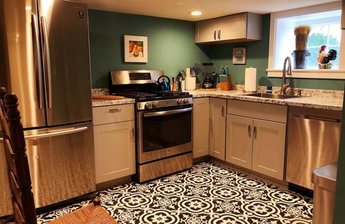 Cape May House | Crepe Myrtle Cottage: Garden Apartment on the Cape May Canal