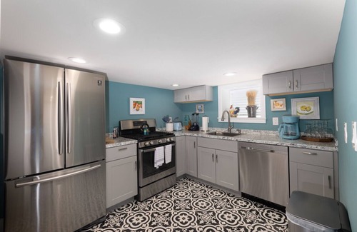 Cape May House | Crepe Myrtle Cottage: Garden Apartment on the Cape May Canal
