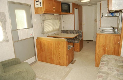 Quincy Resort | Crescent Bar Camping Resort Studio Cabin 1