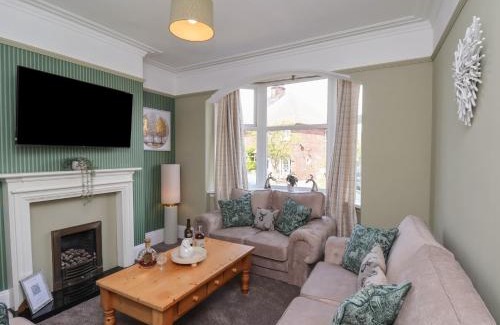 Muston House | Crescent Bay House