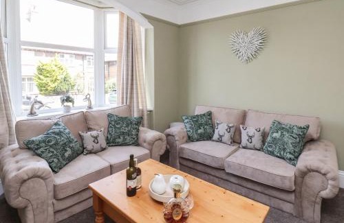 Muston House | Crescent Bay House