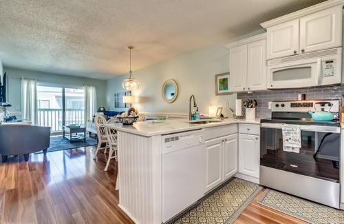 Crescent Beach Condo | Crescent Beach Gemn2-bedroom 2-Bath condo — North Myrtle Beach