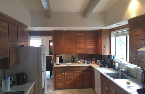 Surrey House | Crescent beach house 2bed 2bath