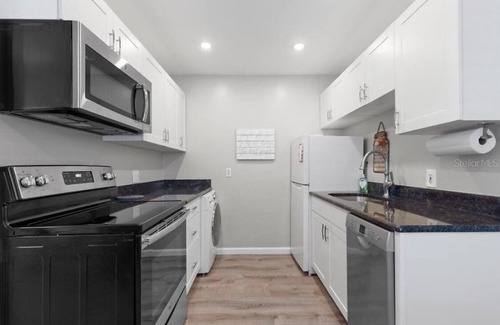 Crescent Heights Apartment | Crescent Heights Cottage - Fully stocked - short or long term extended stays!
