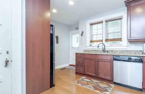 Crescent Hill House | Crescent Hill - great LOCATION! Smoke FREE!nn