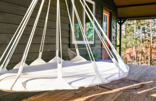 East Ellijay Cabin | CRESCENT MOON CABIN - cozy, peaceful, secluded! Close to DT Ellijay&Blue Ridge!