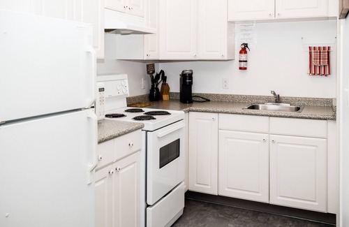 East Kootenay Hotel | Crescent Motel