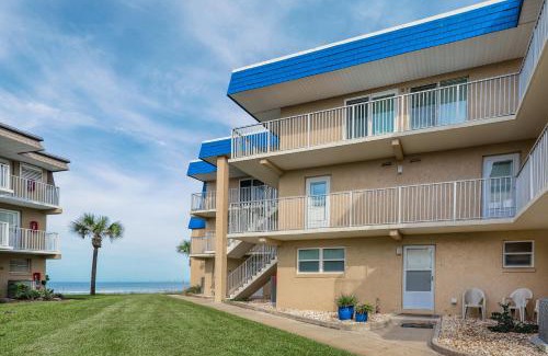 Crescent Beach Apartment | Crescent Sandpiper 116 Island Life