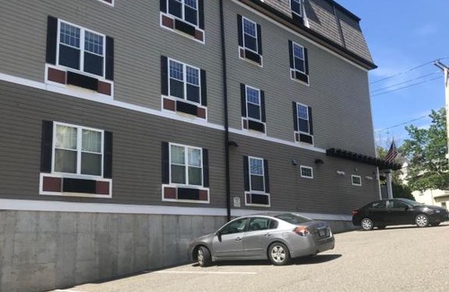 South Side Hotel | Crescent Suites Hotel