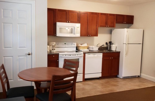 South Side Apartment | Crescent Suites Hotel