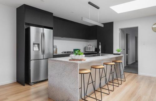 South Launceston House | Crescent Townhouse close to LGH