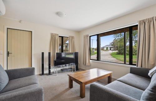Wanaka House | Crescent View - Wanaka Holiday Home