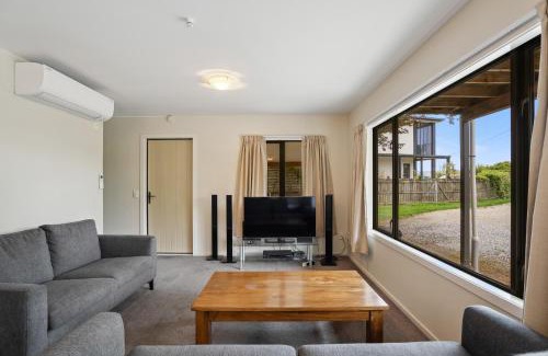 Wanaka House | Crescent View - Wanaka Holiday Home