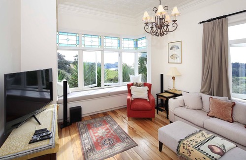 Ostend House | Crescent Villa | Stay Waiheke